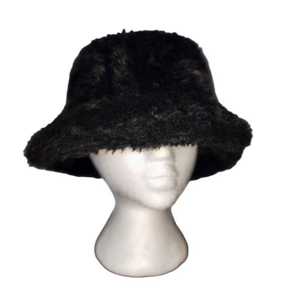 Faux fur bucket hat - Picture 3 of 7